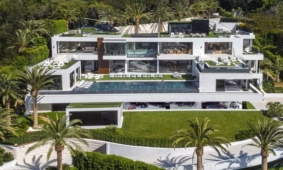 This £200 million mansion described as "the eighth wonder of the world" has been unveiled. See SWNS story SWMANSION; The staggering home in Los Angeles has 12 bedroom suites, 21 bathrooms, three kitchens, five bars and a 40-seat cinema. 924 Bel Air also has more than 100 curated art installations and a garage filled with $30 million of classic and modern cars. It is the work of property developer Bruce Makowsky and at $250 million is one of the world's most expensive houses.