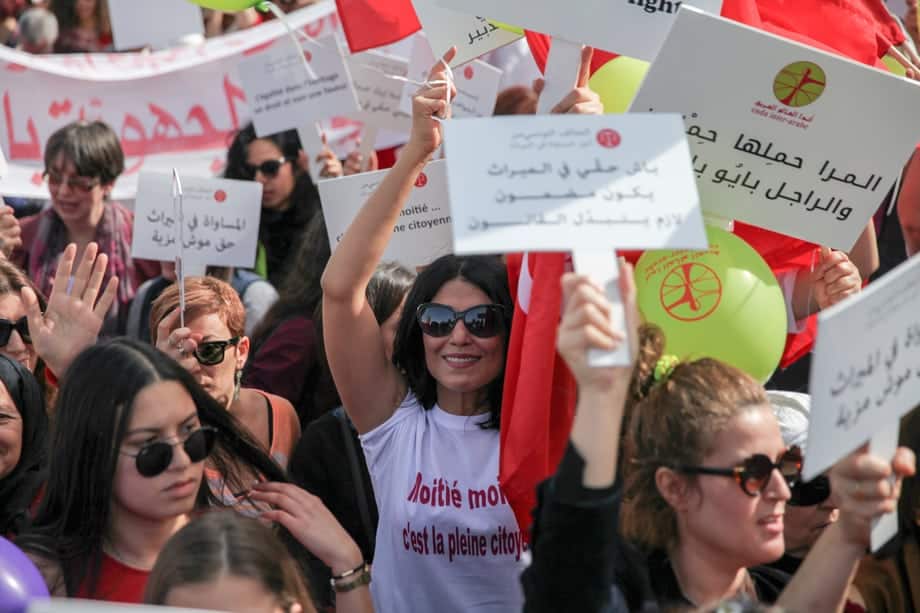 Women chant slogans while raising placards which read in Arabic “equality in inheritance is a right not a favor”, during a march held in Tunis, Tunisia to call for equal inheritance rights and gender equality. Photos © Chedly Ben Ibrahim for Equality Now