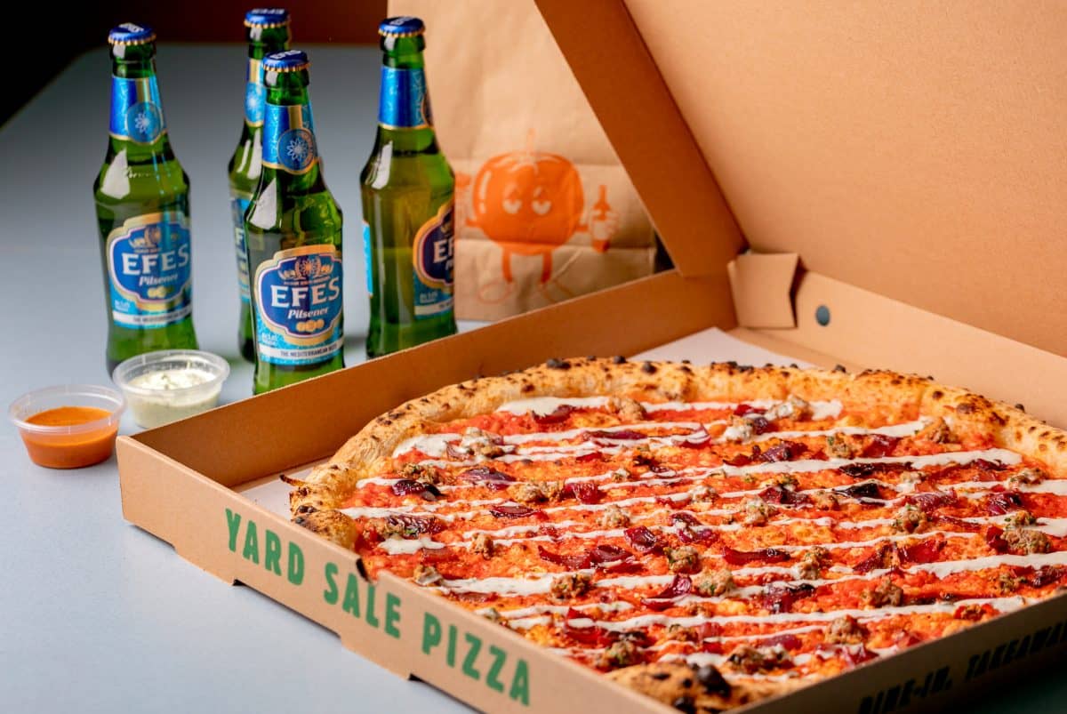 Yard Sale Pizza Mangal II | Photo: Justin De Souza