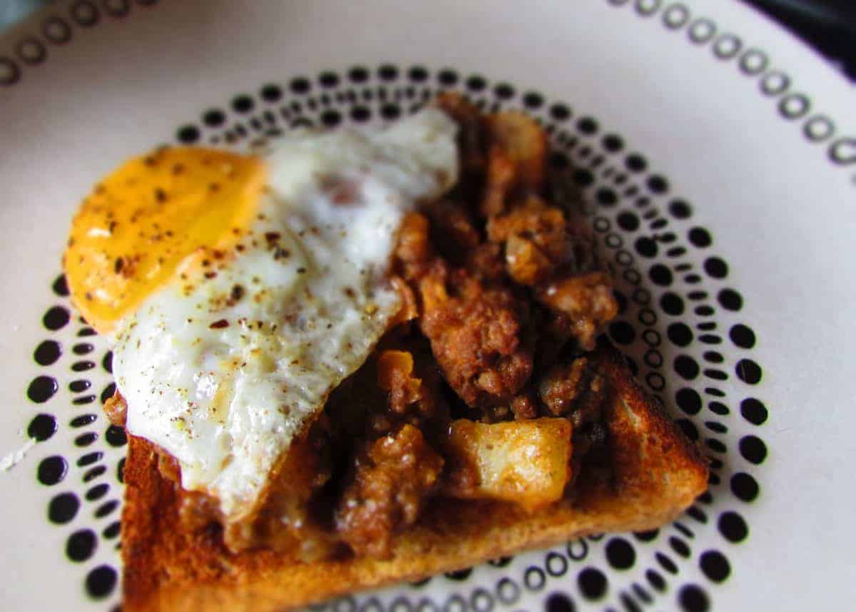 How to make: Mince on toast.