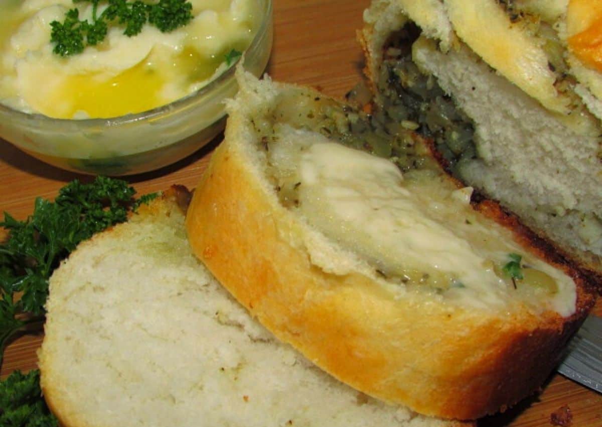 How To Make: Easy Savoury Bread with Garlic, Herbs and Cheese