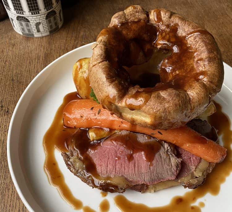 Roast beef Yorkshire puddings Jonathan Hatchman cropped