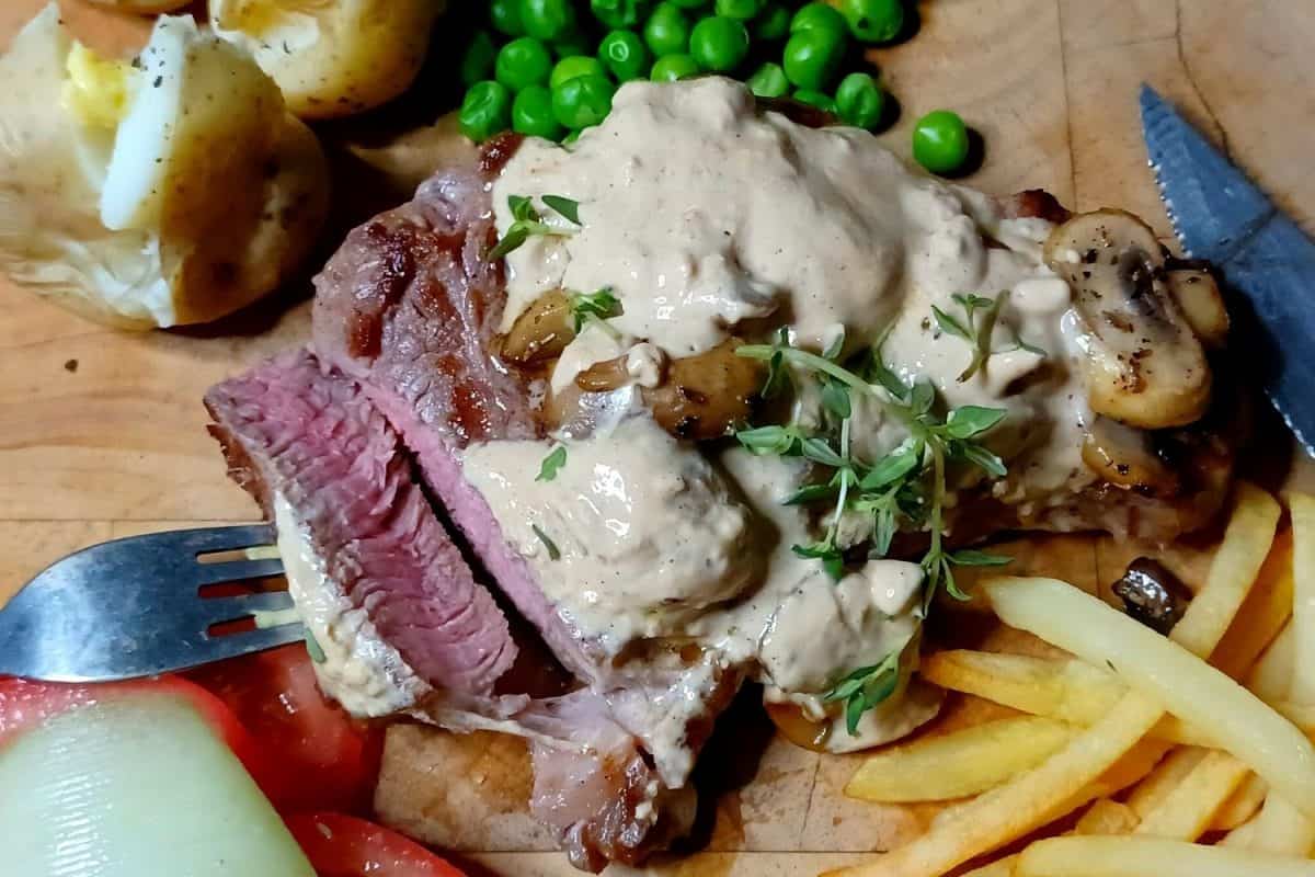 Rump Steak With Mushrooms And White Pepper Sauce