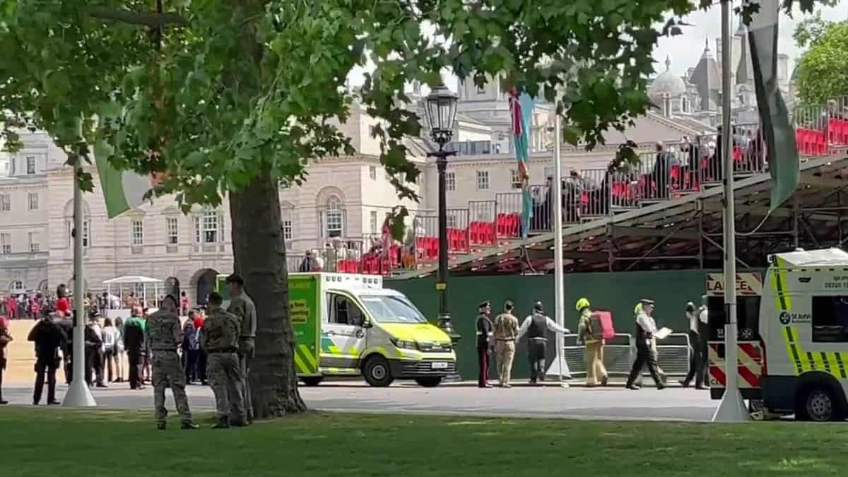 trooping the colour stand collapses - photo #2